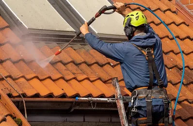 Démoussage et hydrofuge de toiture à Airion